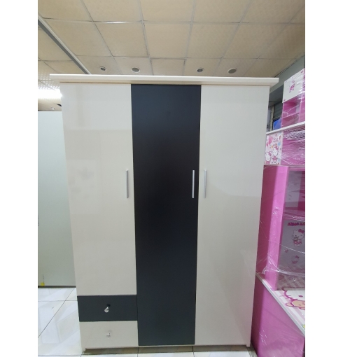 TỦ 3 CÁNH TRẮNG ĐEN ĐỘC ĐÁO