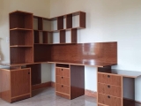 Giữa bàn ghế gỗ và bàn ghế nhựa đâu là sản phẩm phù hợp nhất?